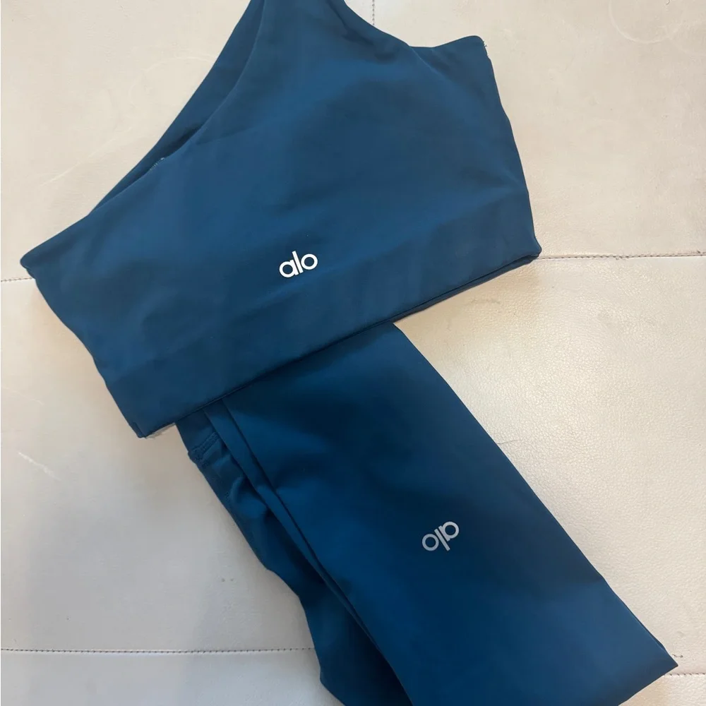 Alo Blue One-Shoulder Sports Bra and Leggings Set - Picture 3 of 3